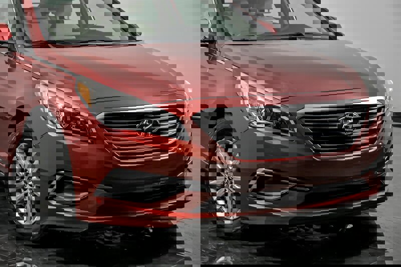 Used 2017 Hyundai Sonata SE FWD image 2