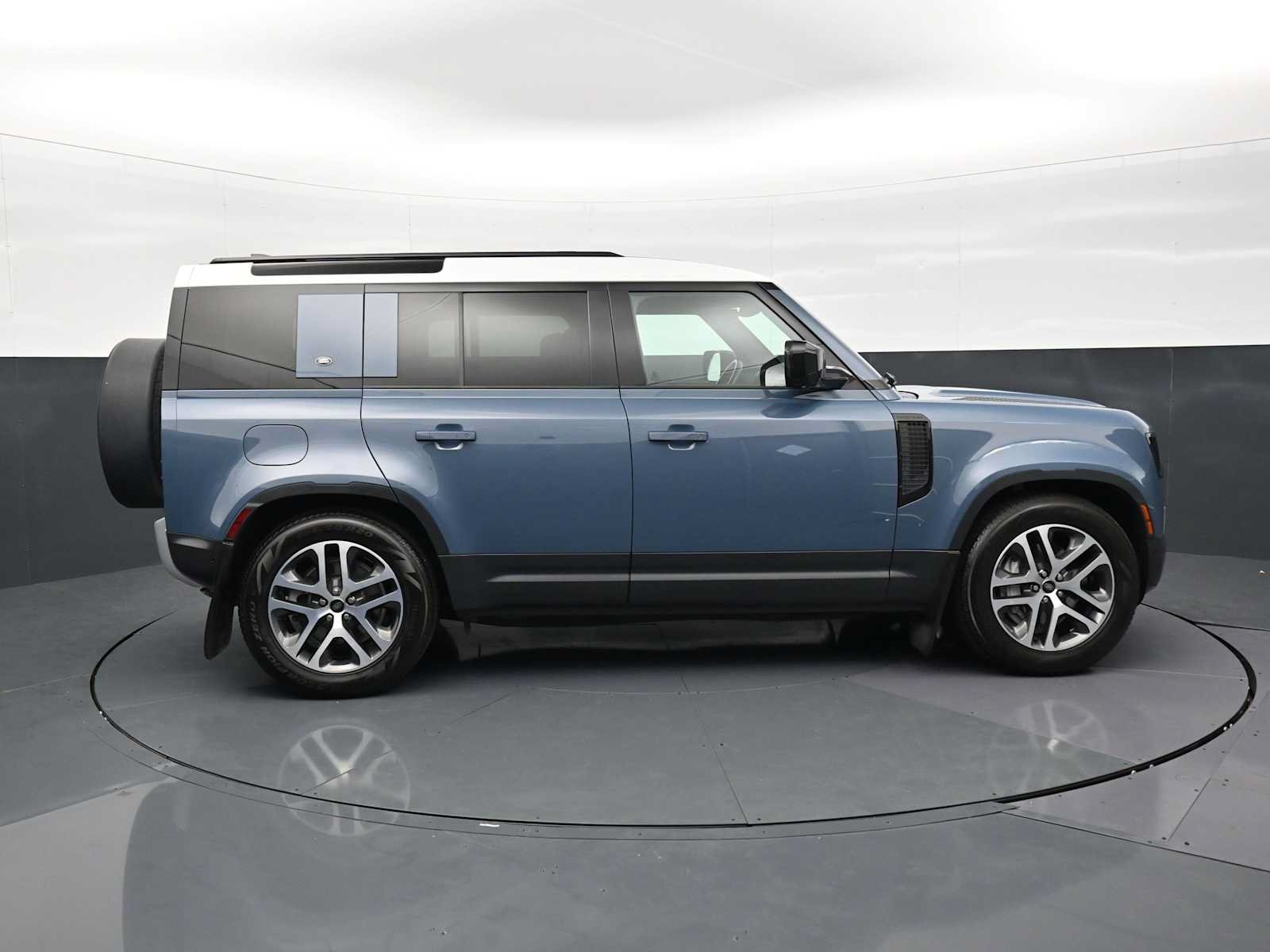 Used 2022 Land Rover Defender 110 SE AWD/4WD image 27