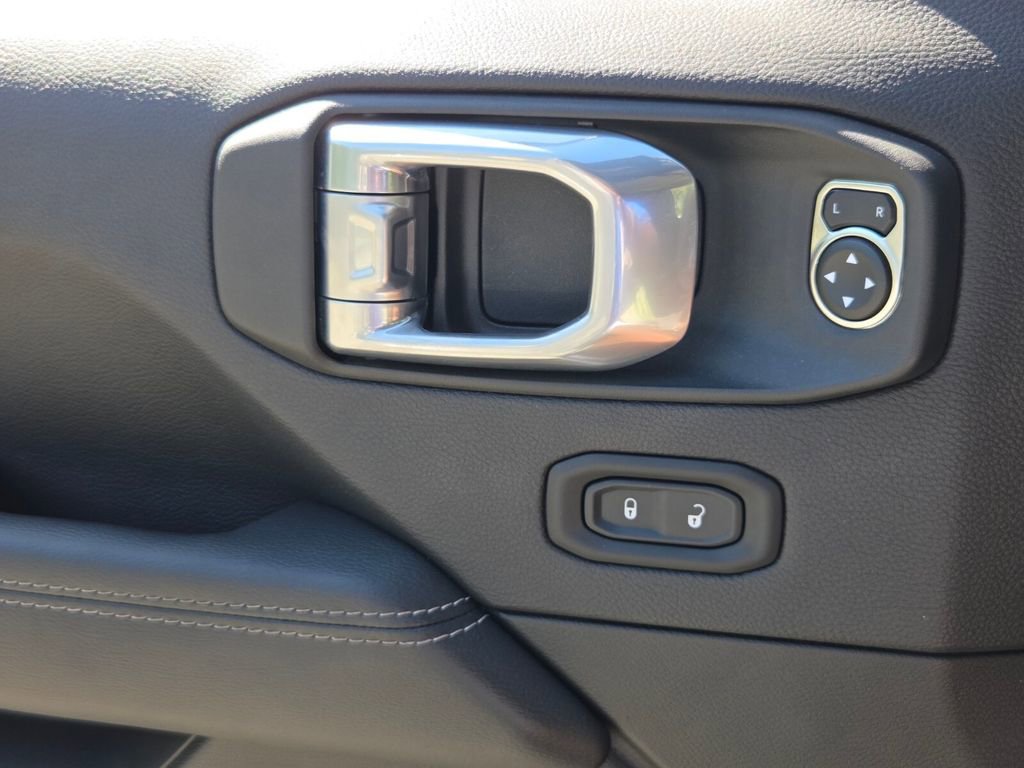 Used 2021 Jeep Wrangler Unlimited Sahara w/ Uconnect 4C Nav & Sound Group AWD/4WD image 27