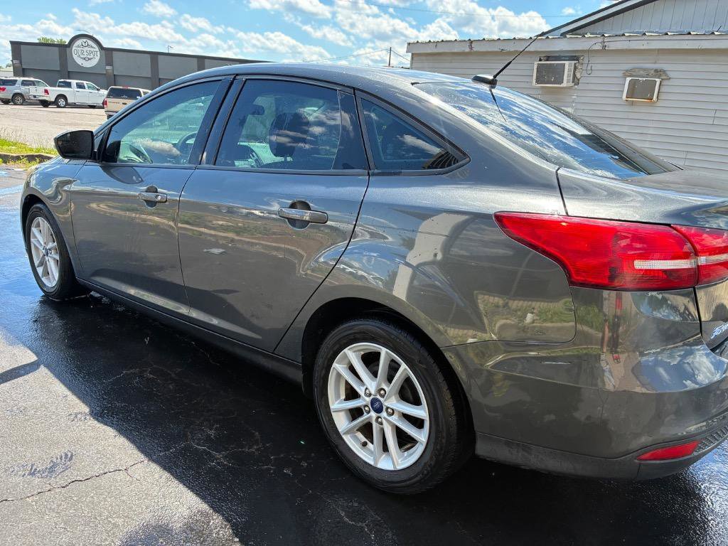 Used 2017 Ford Focus SE FWD image 5