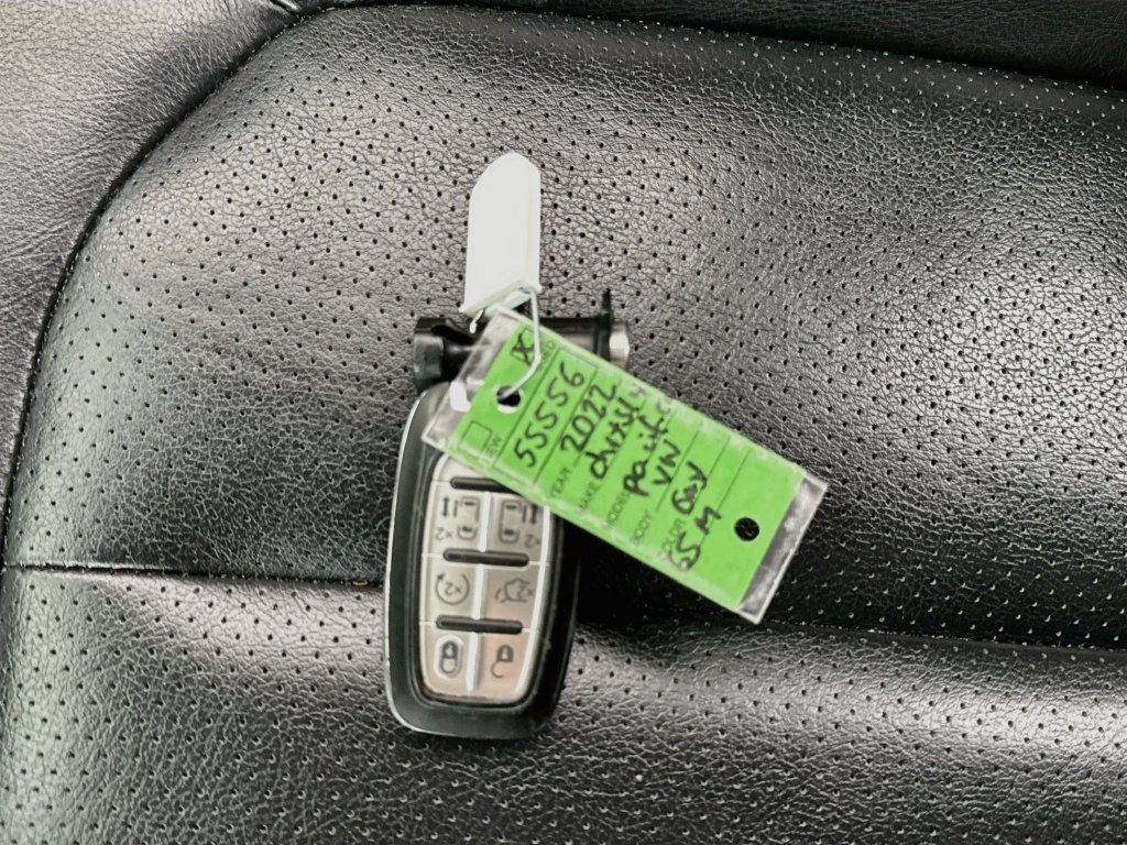 Used 2022 Chrysler Pacifica Touring-L FWD image 32