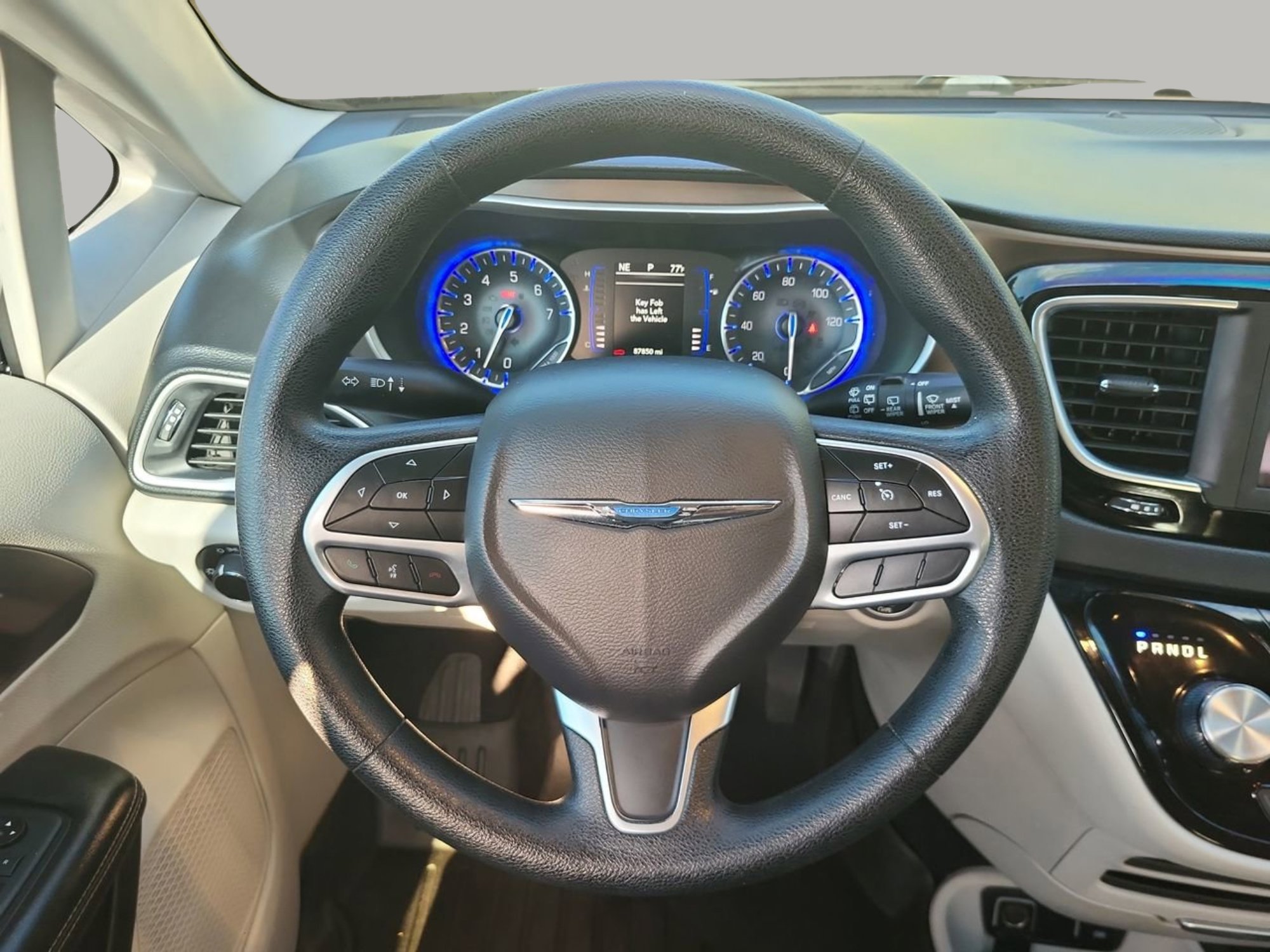 Used 2020 Chrysler Voyager Lxi image 28