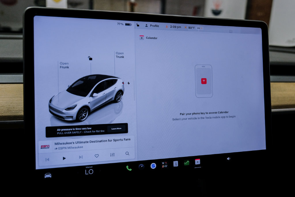 Used 2023 Tesla Model Y Long Range AWD/4WD image 38