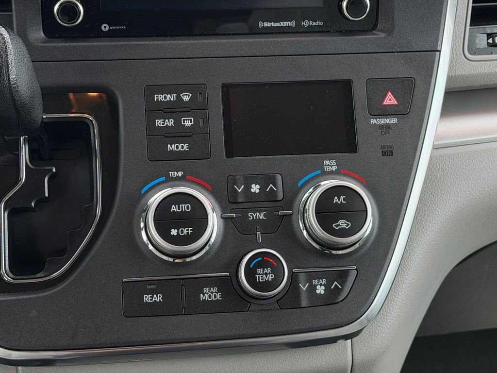 Used 2019 Toyota Sienna LE FWD image 15