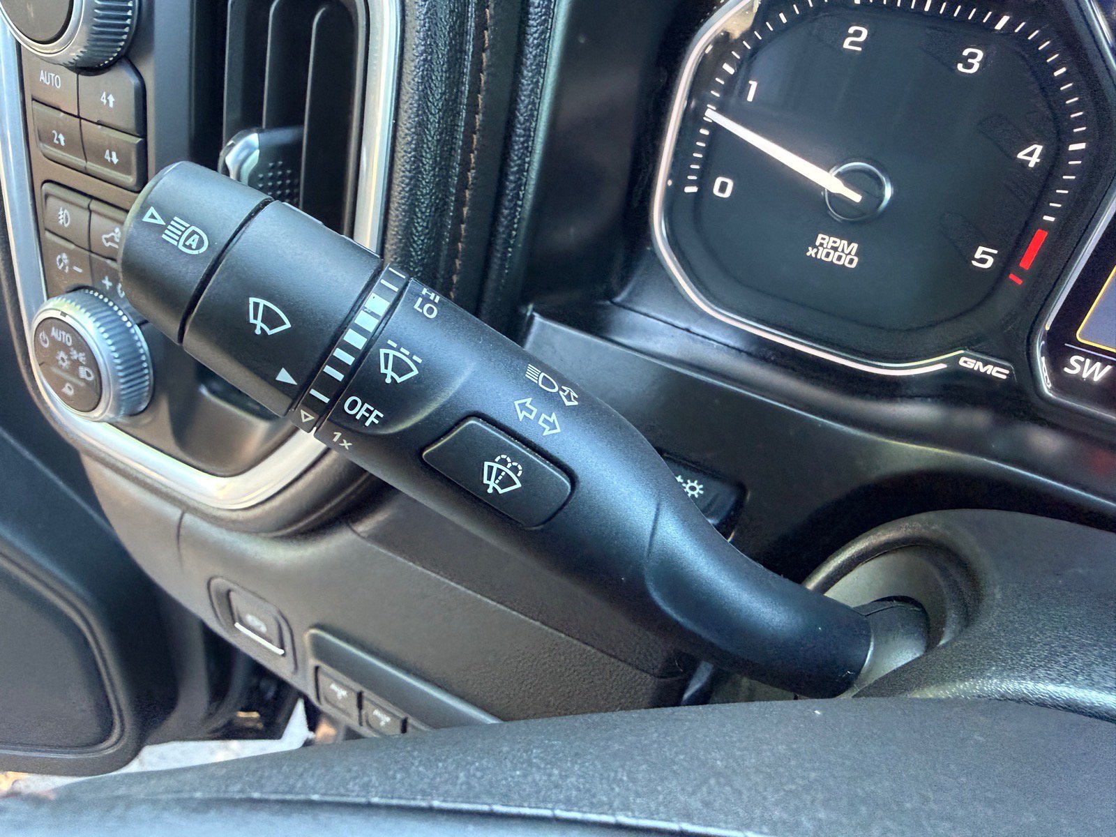 Used 2020 GMC Sierra 3500 AT4 w/ AT4 Premium Package AWD/4WD image 27