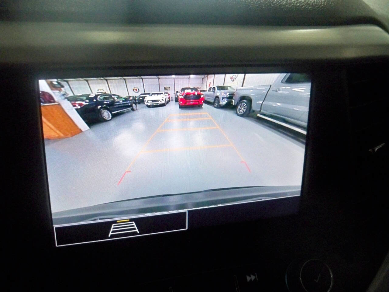 Used 2022 GMC Acadia SLE w/ Driver Convenience Package image 6