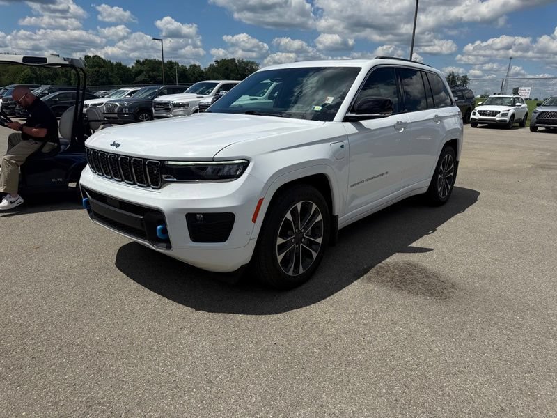 Used 2023 Jeep Grand Cherokee Overland w/ Advanced Protech Group III AWD/4WD image 3