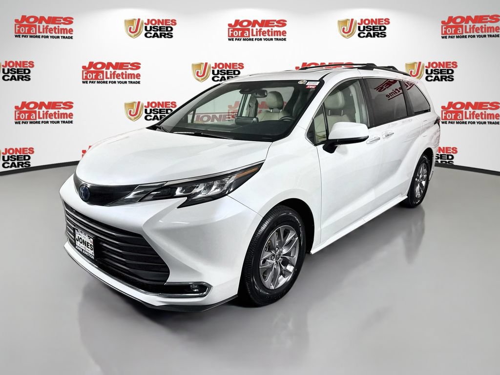 Certified 2022 Toyota Sienna XLE w/ XLE Plus Package FWD image 15