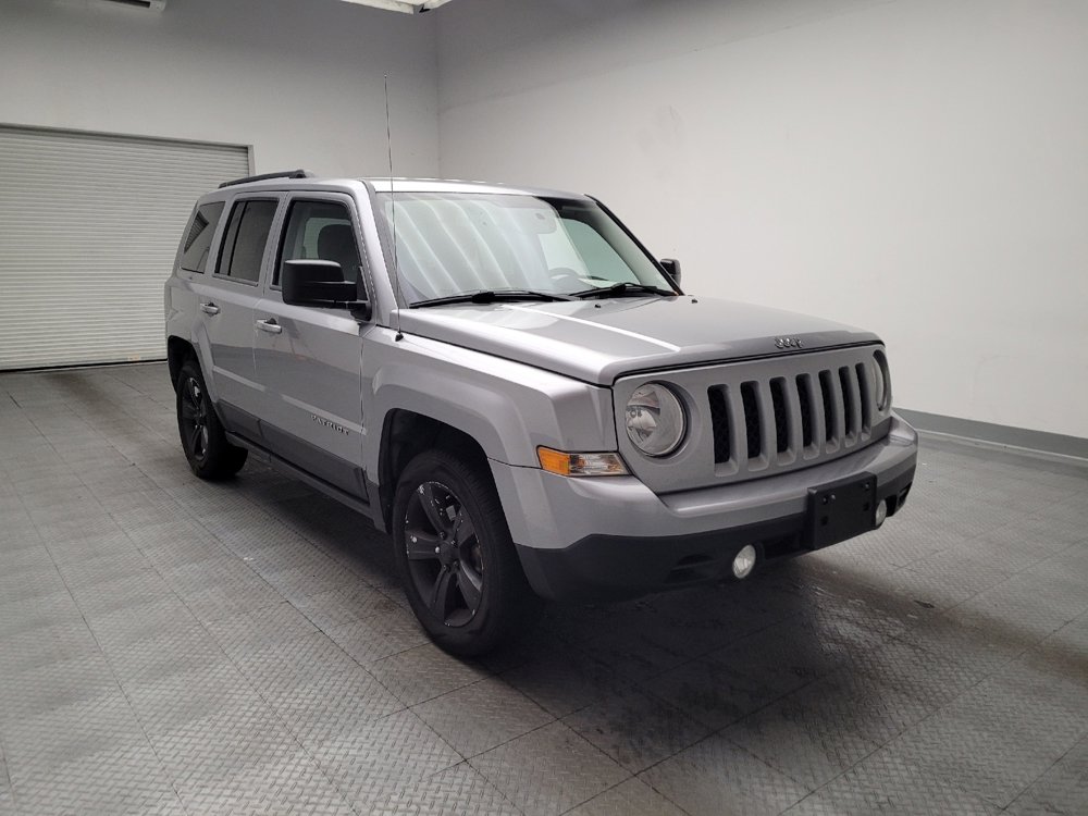 Used 2017 Jeep Patriot Latitude FWD image 13