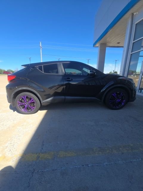 Used 2018 Toyota C-HR XLE image 5