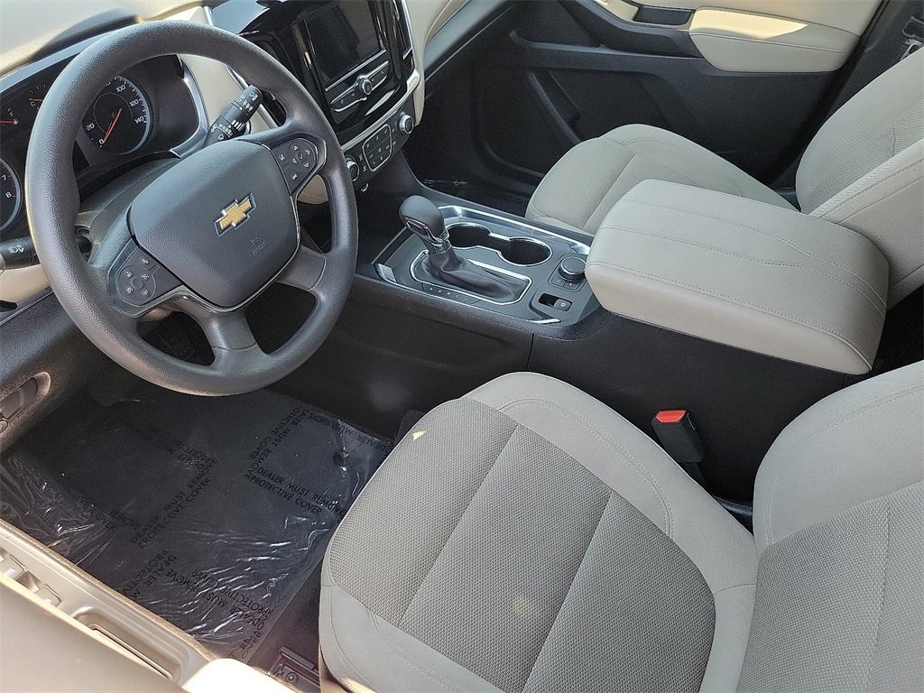 Used 2022 Chevrolet Traverse LS image 4