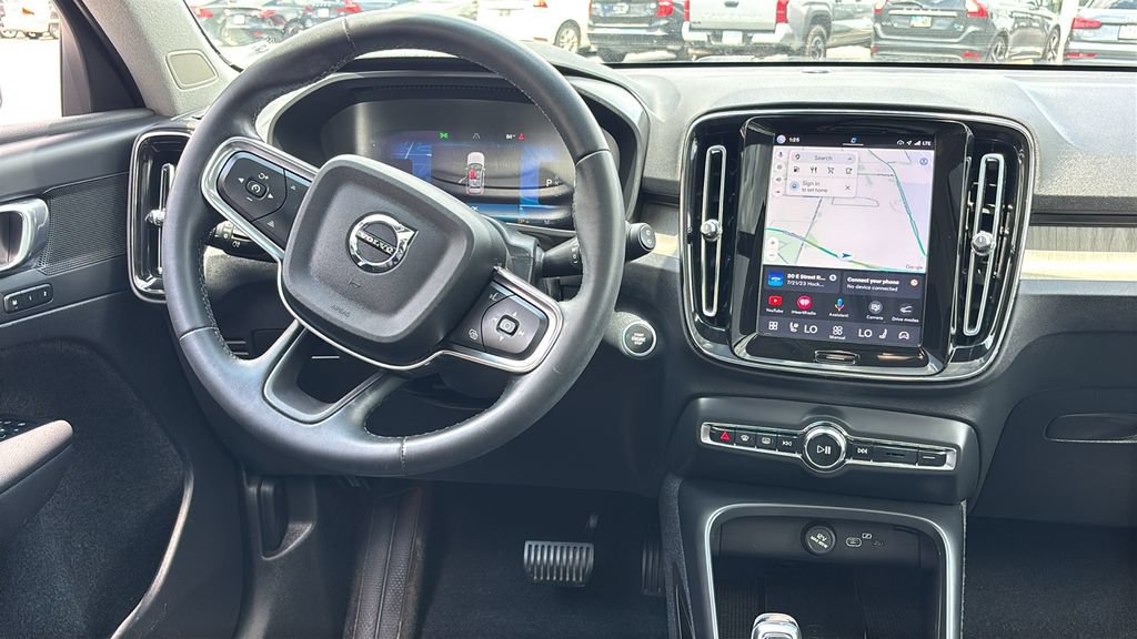 Used 2023 Volvo XC40 B5 Plus w/ Driver Assist Package AWD/4WD image 7