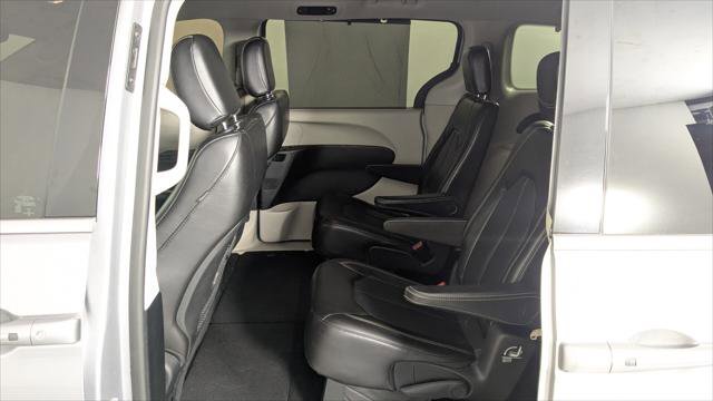 Used 2020 Chrysler Voyager Lxi image 14