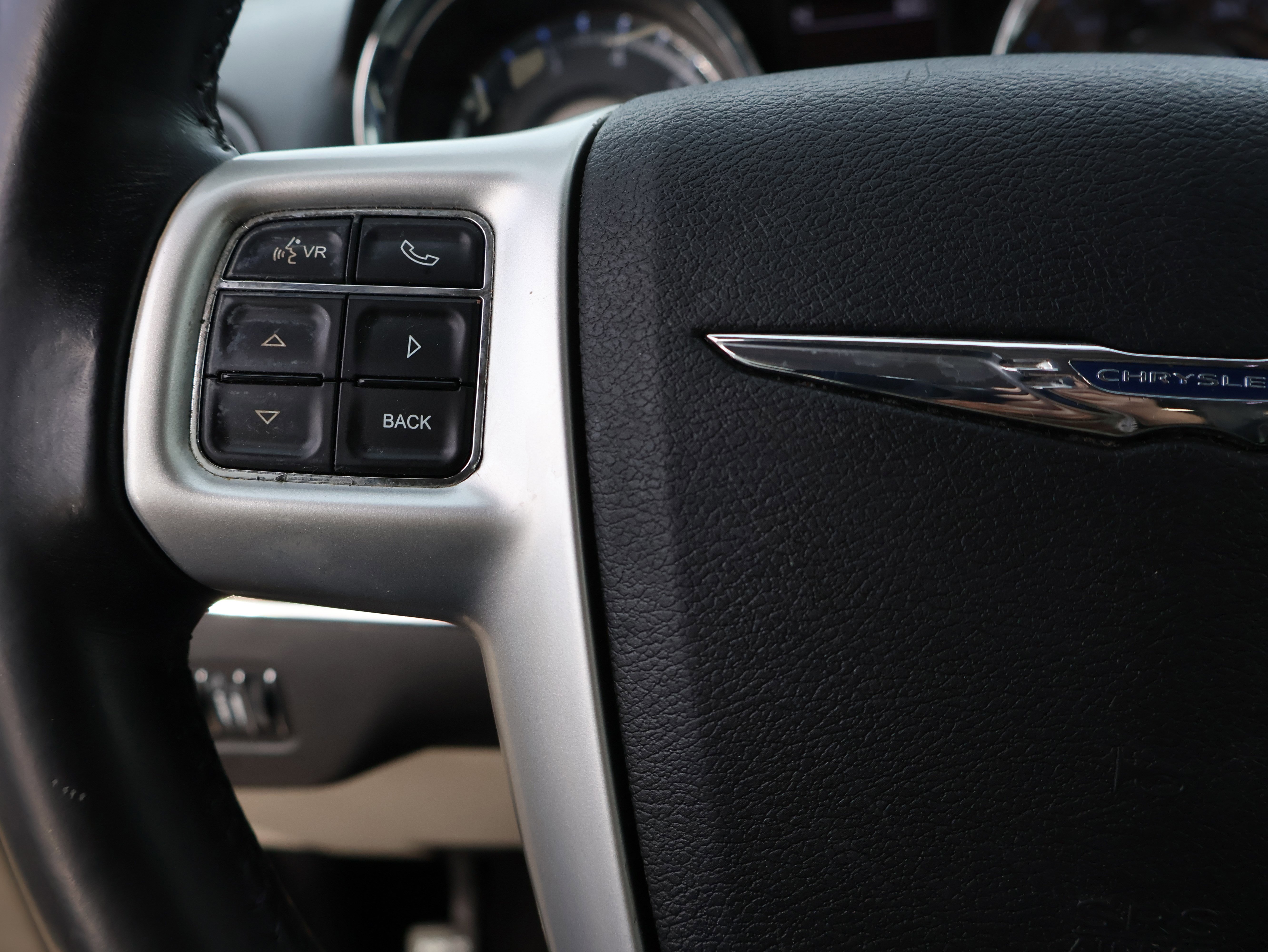 Used 2014 Chrysler Town & Country Touring image 25