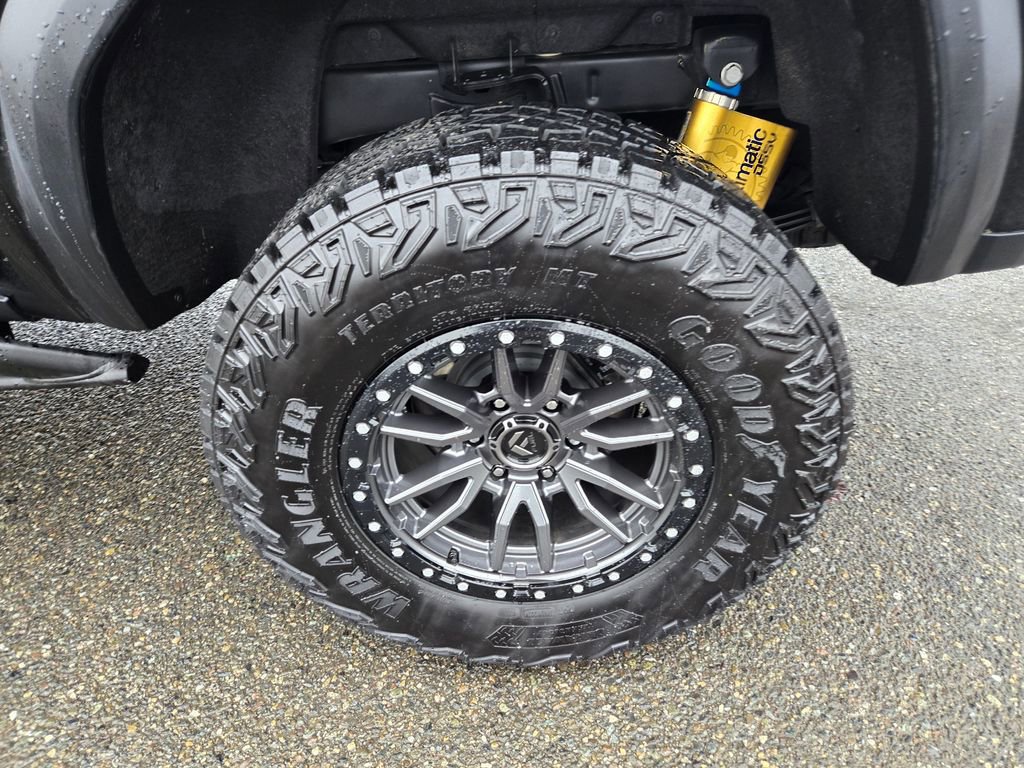 Used 2024 GMC Canyon AT4X image 9