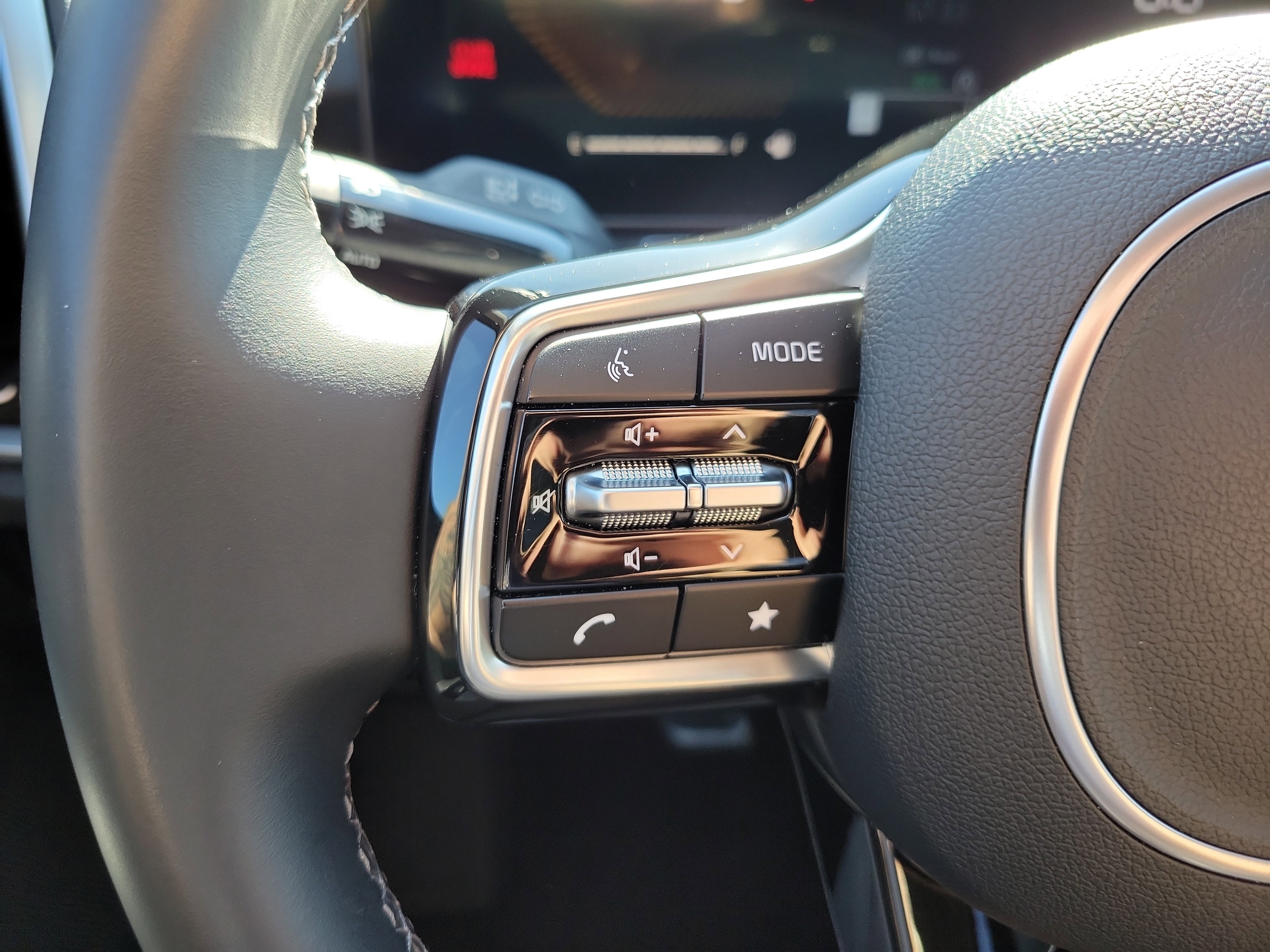 Certified 2025 Kia Sorento S image 26