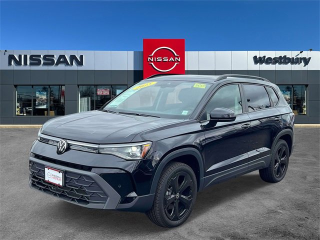 Used 2025 Volkswagen Taos SE image 4