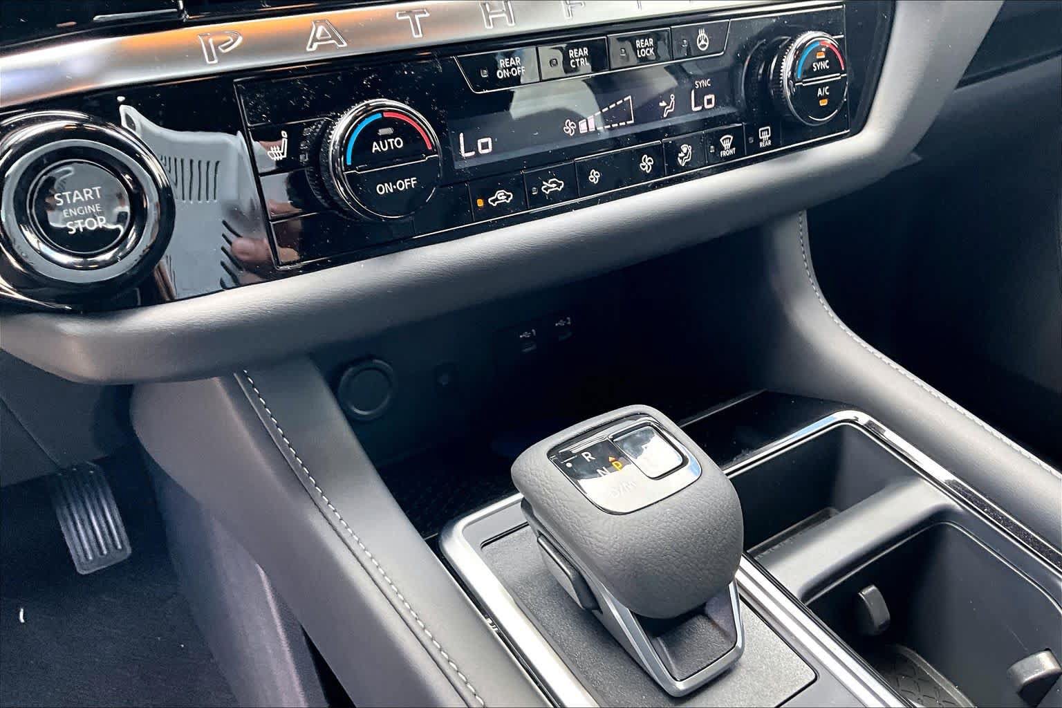 New 2026 Nissan Pathfinder SL w/ SL Premium Package FWD image 14