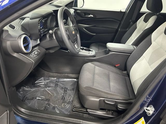 Used 2024 Chevrolet Trax LS w/ LS Convenience Package FWD image 12