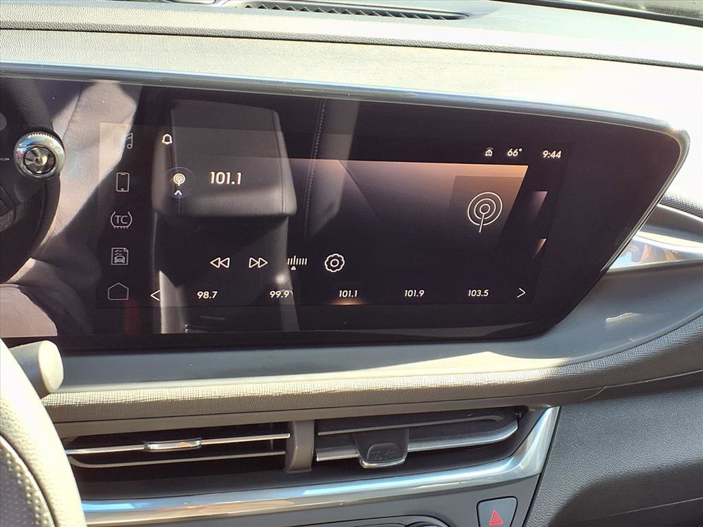 Used 2024 Buick Envista Preferred image 21