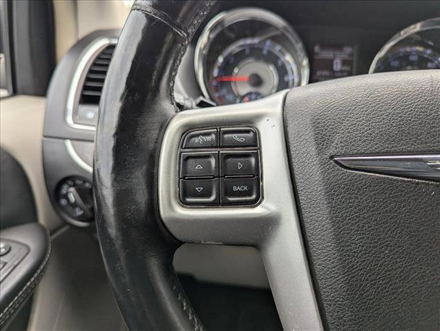 Used 2015 Chrysler Town & Country Touring-L w/ Driver Convenience Group FWD image 13