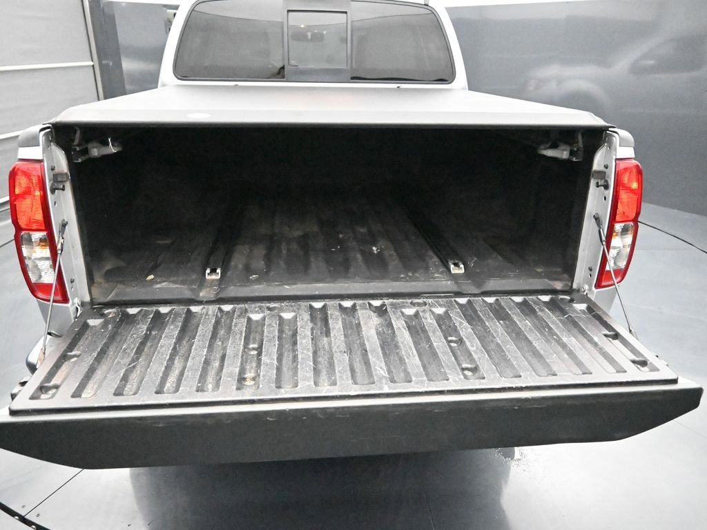 Used 2014 Nissan Frontier SL w/ SL Moonroof Package image 13