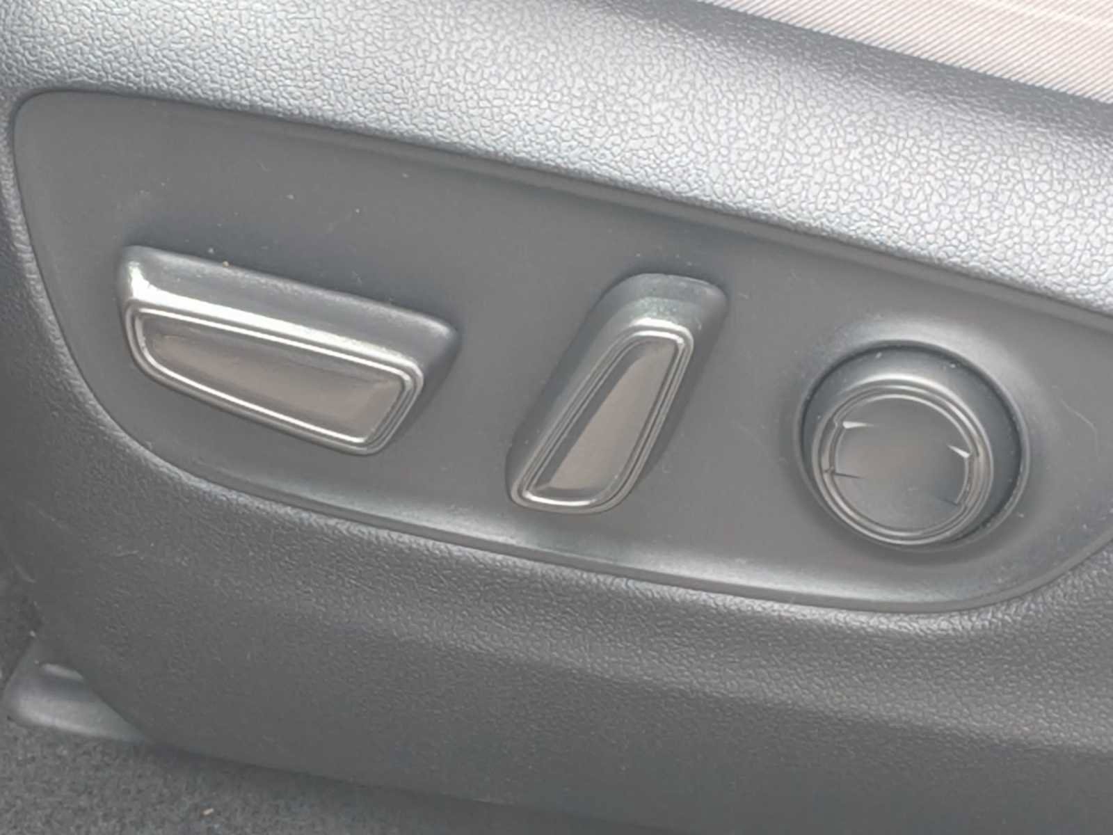 Used 2021 Toyota RAV4 XLE FWD image 16
