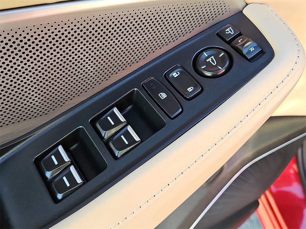 Certified 2025 Acura MDX w/ Technology Package image 17