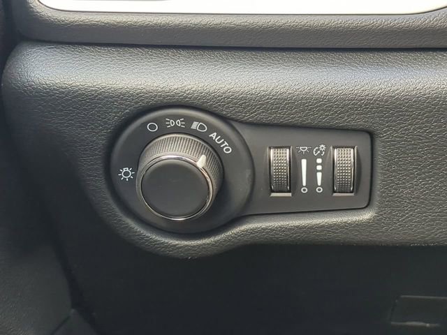 New 2026 Chrysler Voyager LX image 28