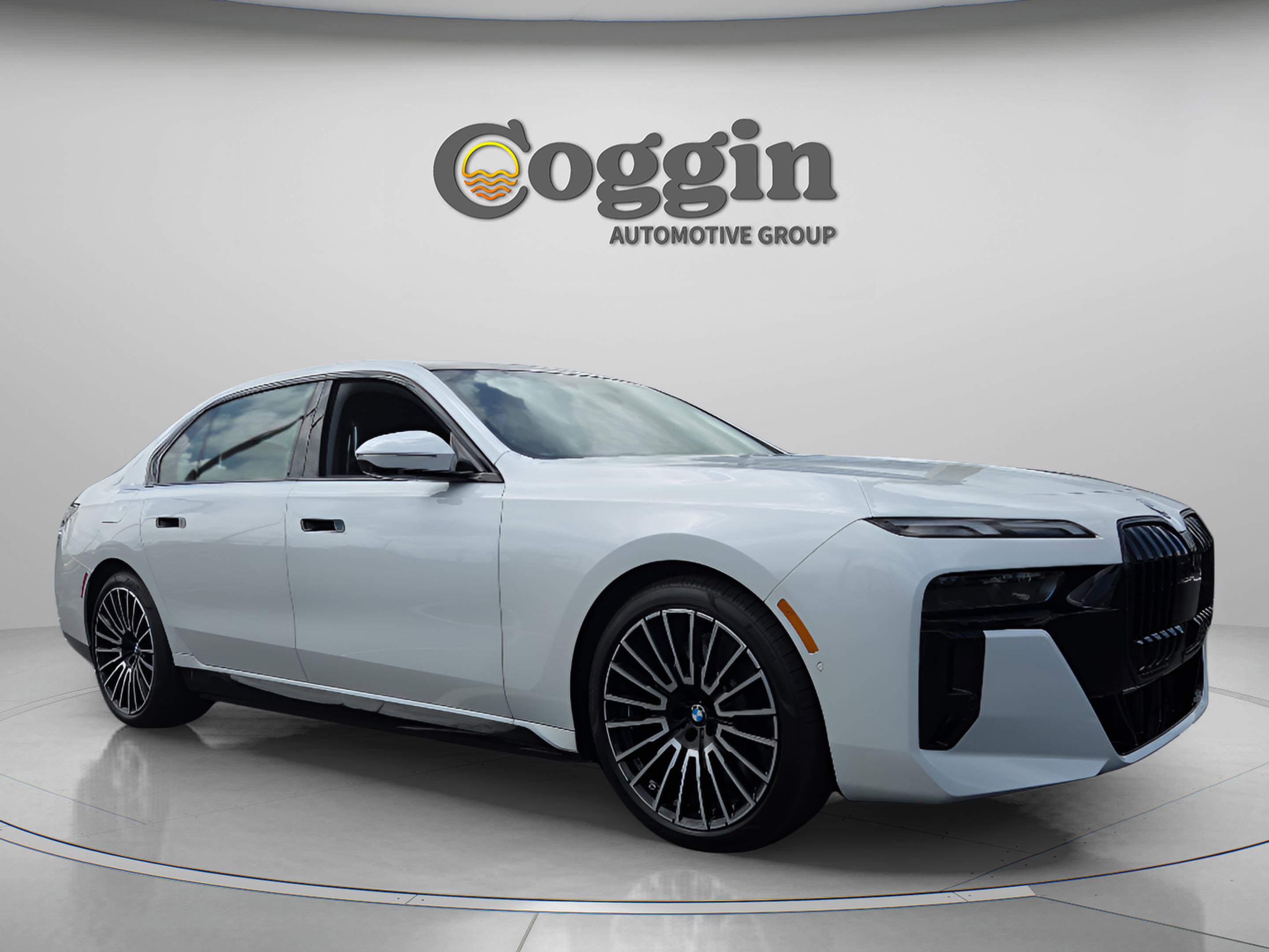 Used 2026 BMW 750e xDrive w/ Luxury Rear Seating Package AWD/4WD image 7