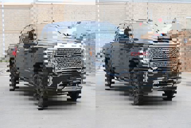 Used 2021 GMC Sierra 2500 Denali w/ Denali Black Diamond Edition image 2