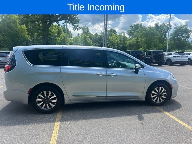 Used 2023 Chrysler Pacifica Limited FWD image 7