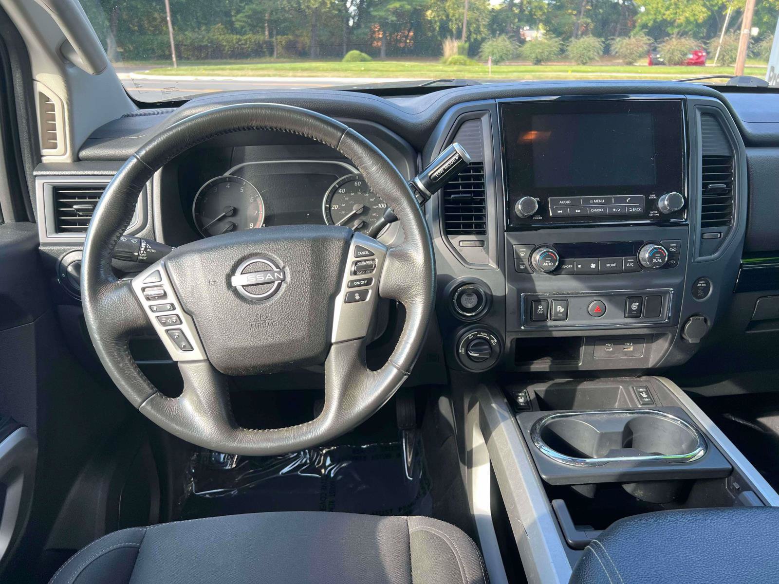 Used 2024 Nissan Titan SV w/ SV Convenience Package AWD/4WD image 11