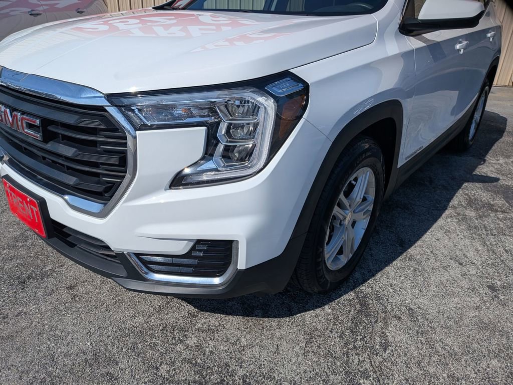 Used 2023 GMC Terrain SLE w/ Driver Convenience Package image 8