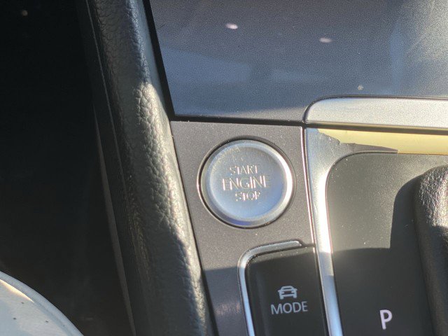 Used 2015 Volkswagen e-Golf SEL Premium image 17