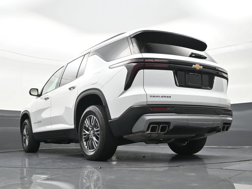 Used 2025 Chevrolet Traverse LT FWD image 27