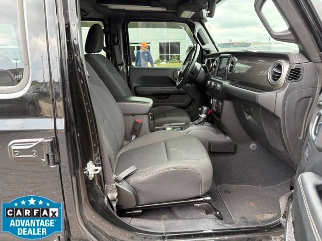 Used 2018 Jeep Wrangler Unlimited Sahara AWD/4WD image 13