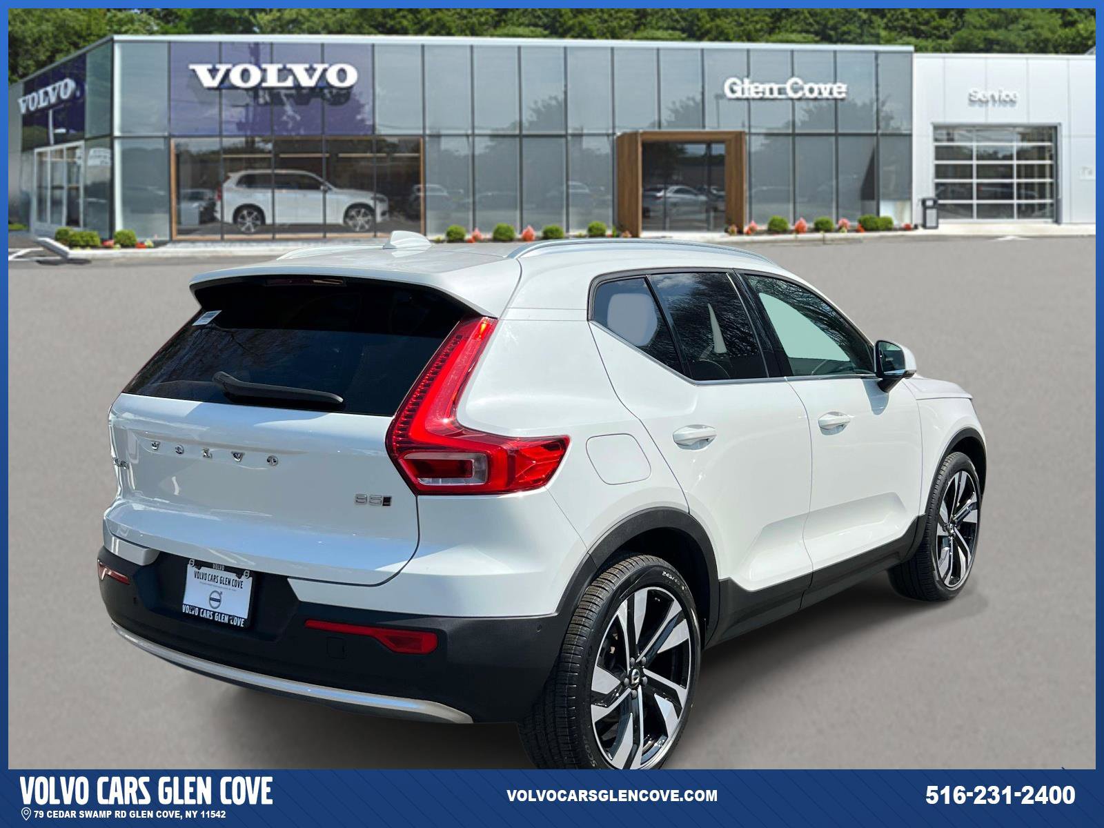 Certified 2023 Volvo XC40 B5 Plus w/ Driver Assist Package AWD/4WD image 5