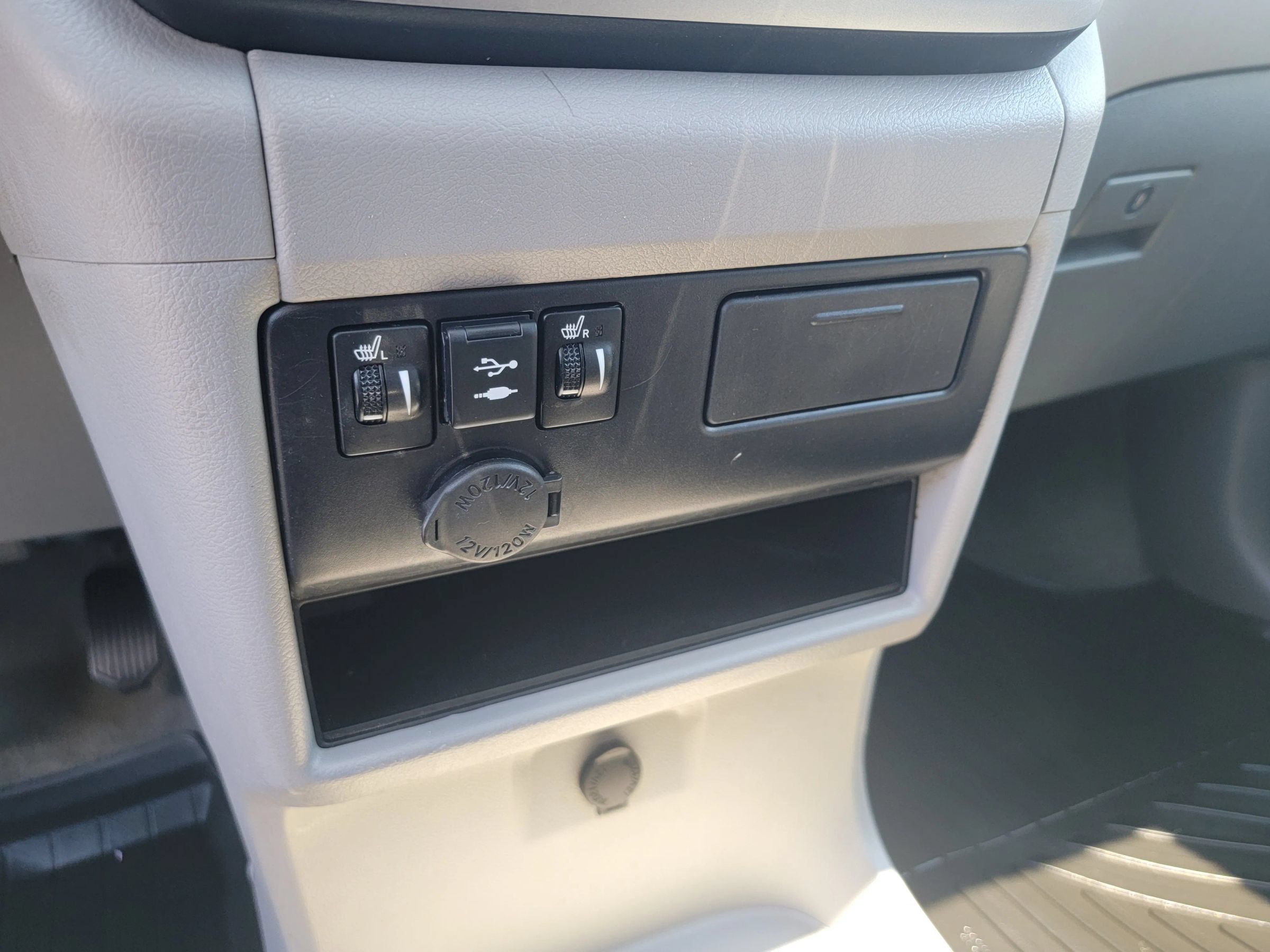 Used 2020 Toyota Sienna XLE AWD/4WD image 22