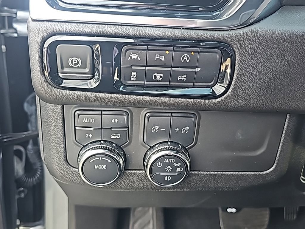 Certified 2025 GMC Yukon Denali image 18