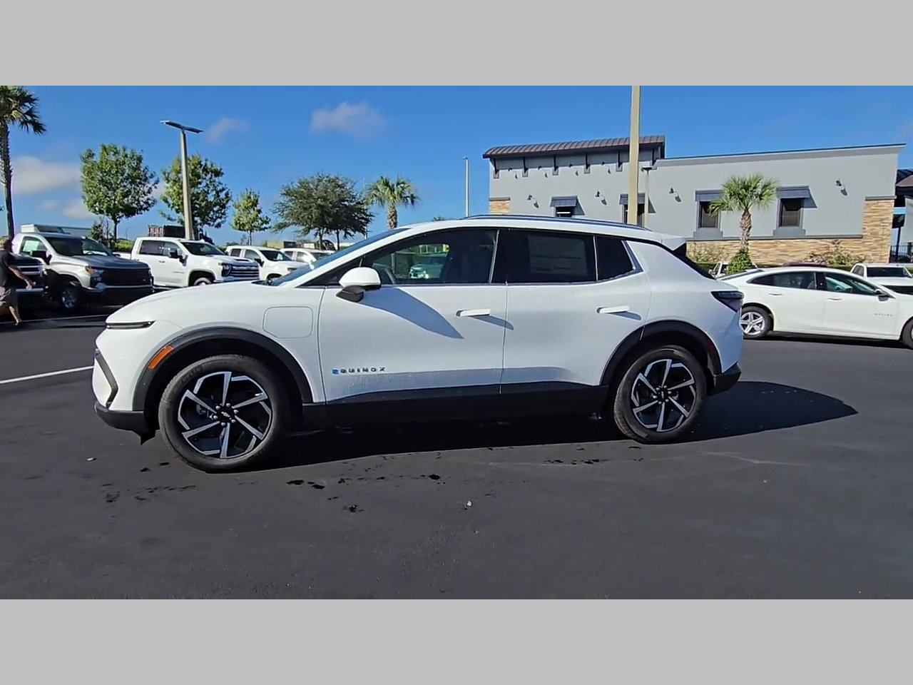 New 2026 Chevrolet Equinox EV LT AWD/4WD image 17