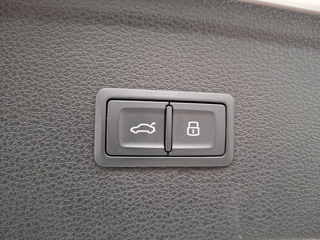 Used 2018 Audi Q5 2.0T Premium Plus w/ Premium Plus Package image 27