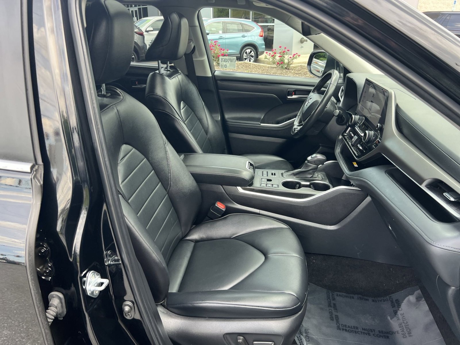 Used 2024 Toyota Highlander XLE AWD/4WD image 27
