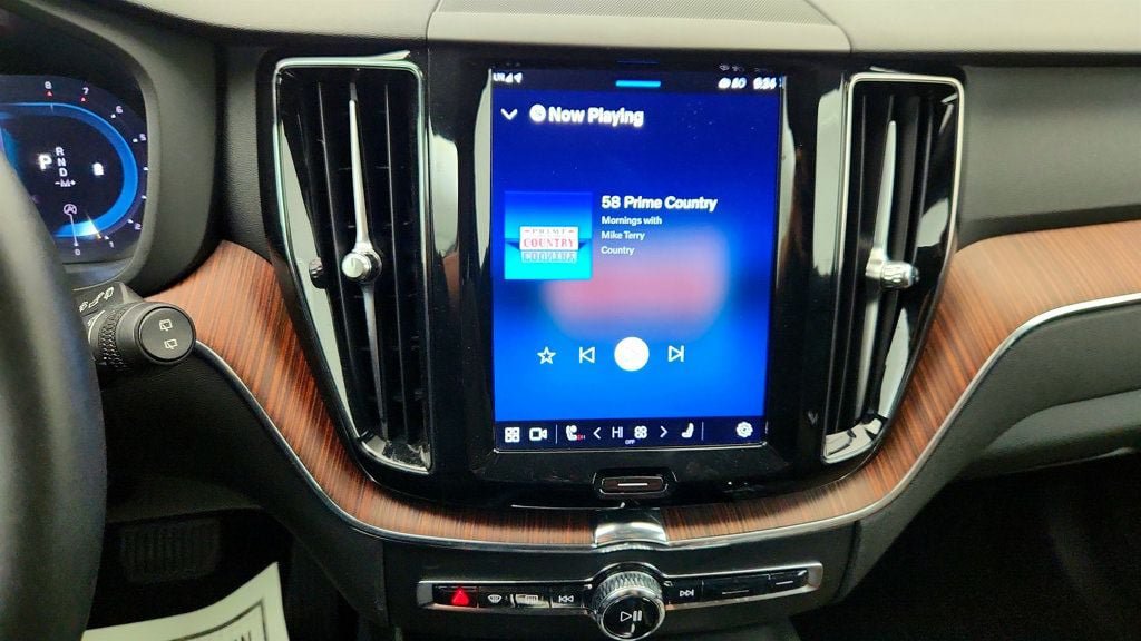 Used 2023 Volvo XC60 B5 Plus w/ Climate Package AWD/4WD image 18
