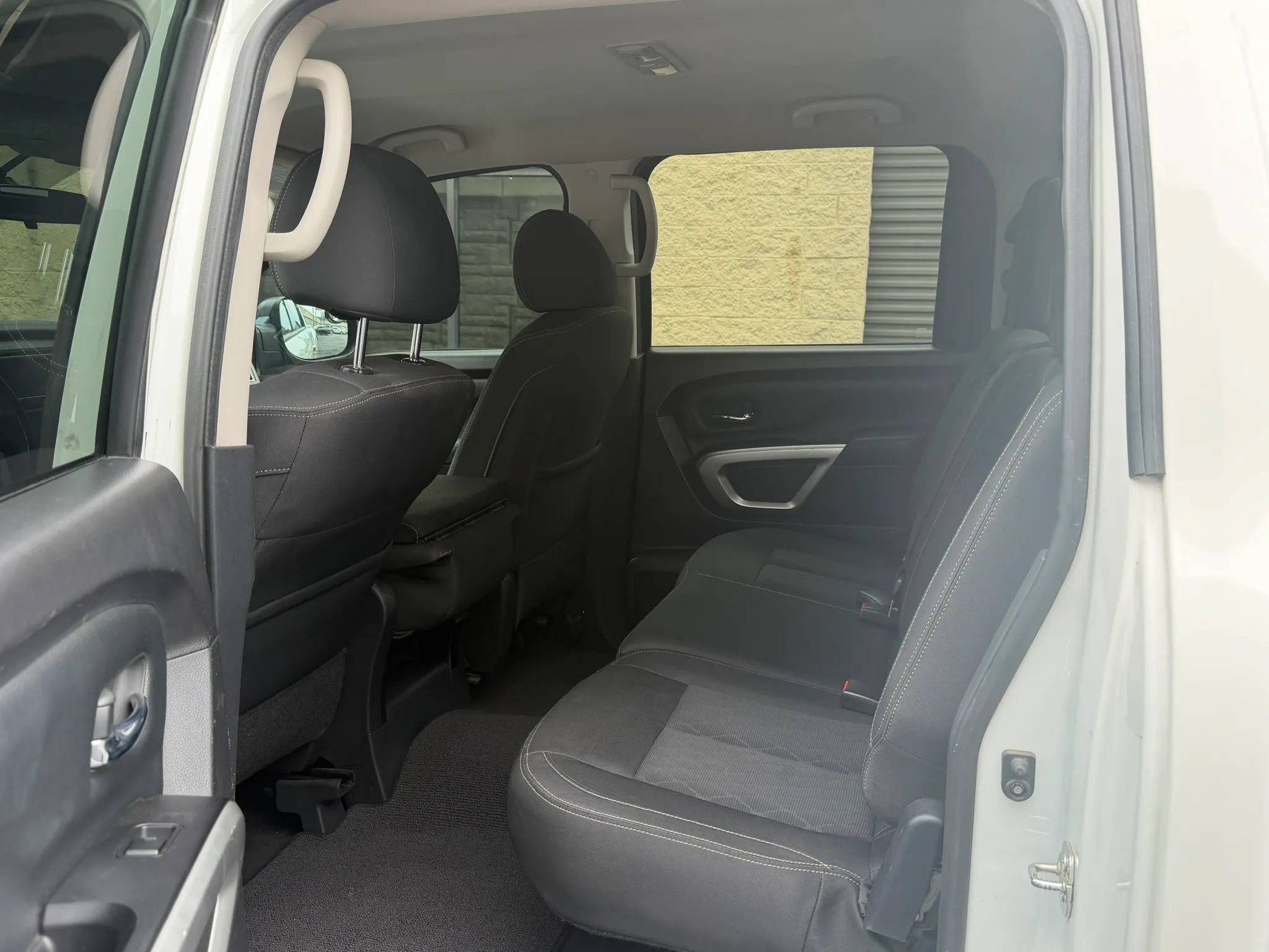 Used 2017 Nissan Titan SV RWD image 28