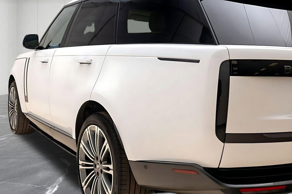 Used 2025 Land Rover Range Rover Autobiography image 16