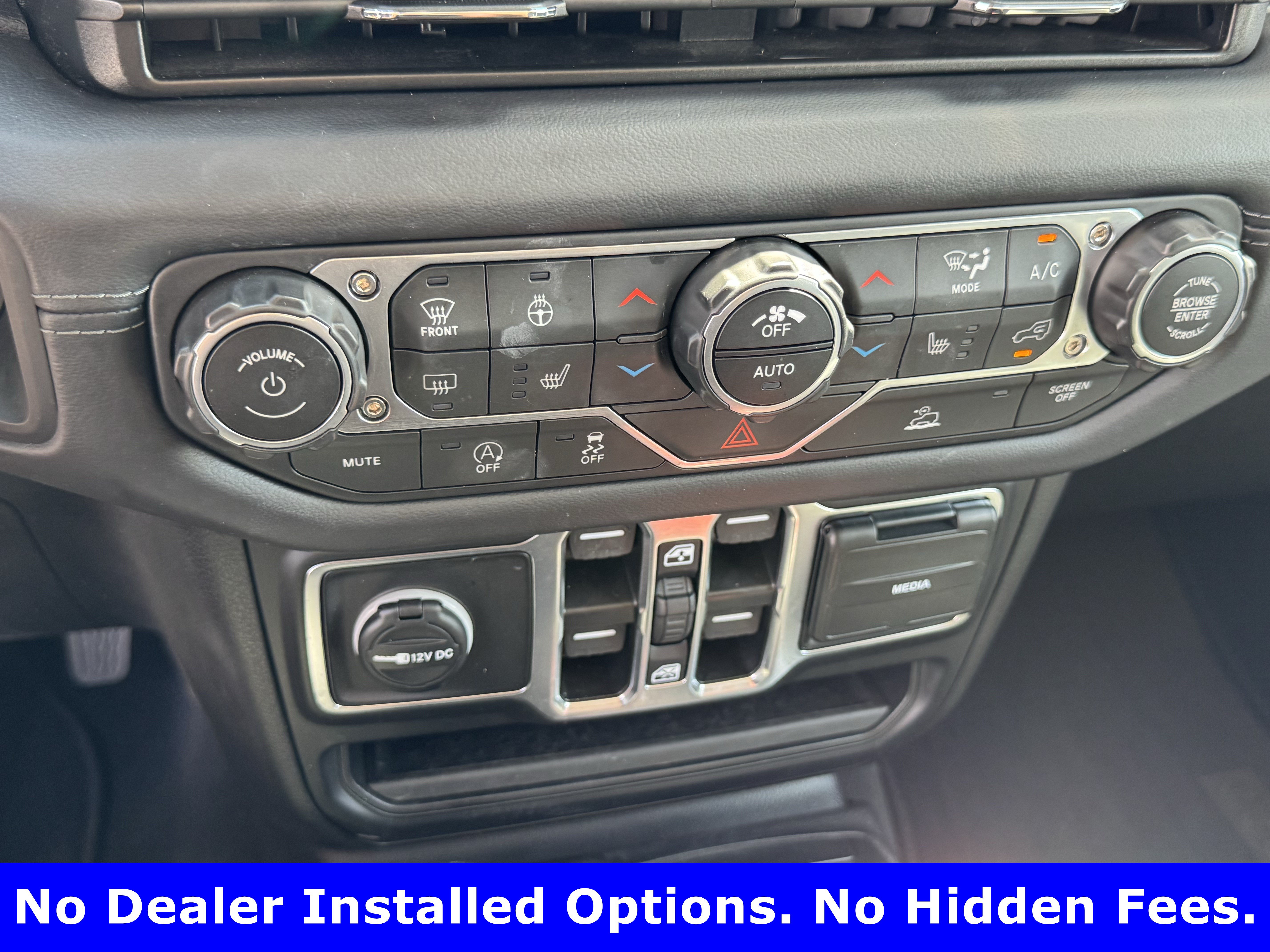 Used 2025 Jeep Wrangler Unlimited Sahara AWD/4WD image 19