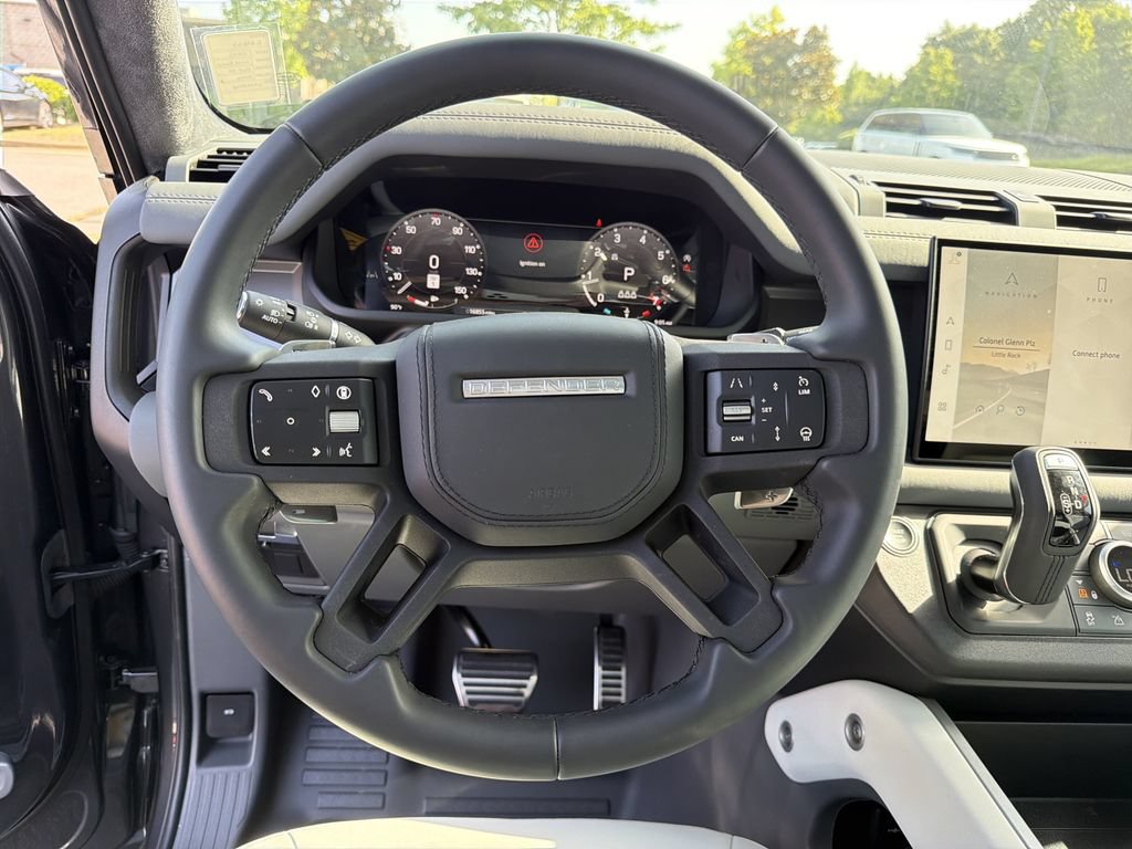 Used 2025 Land Rover Defender 110 V8 AWD/4WD image 21
