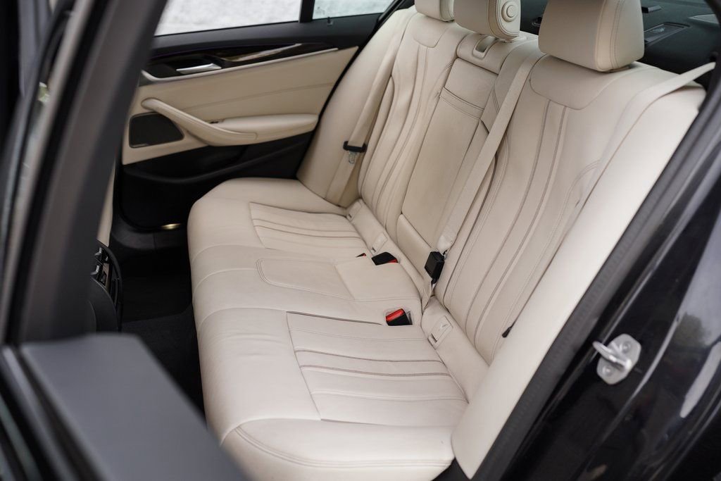 Used 2023 BMW 530e w/ M Sport Package image 24