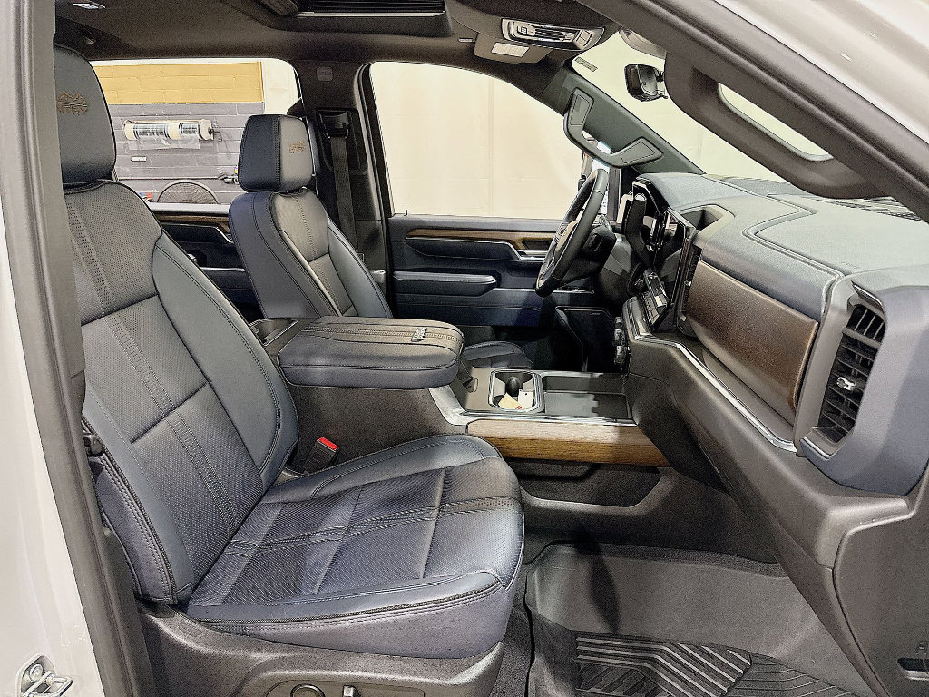 Used 2024 Chevrolet Silverado 3500 High Country w/ High Country Premium Package image 27